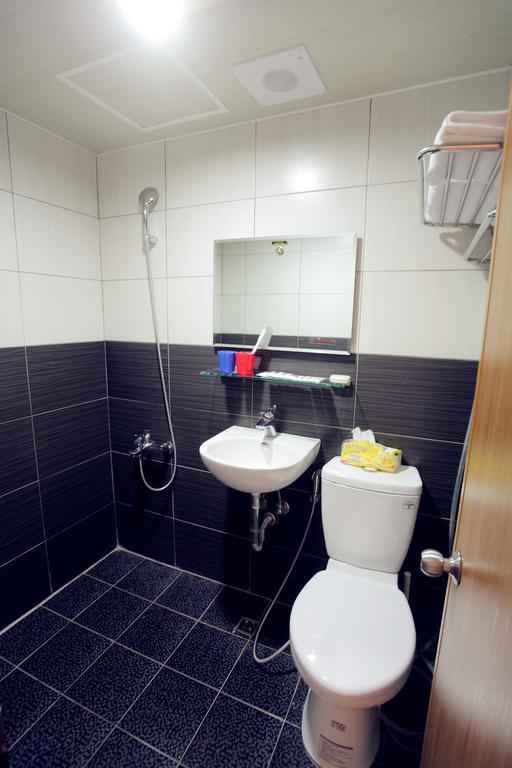 טאינאן Fundi Hotel מראה חיצוני תמונה